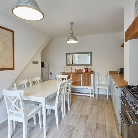 Host & Stay - Adventure House Whitby Esterno foto