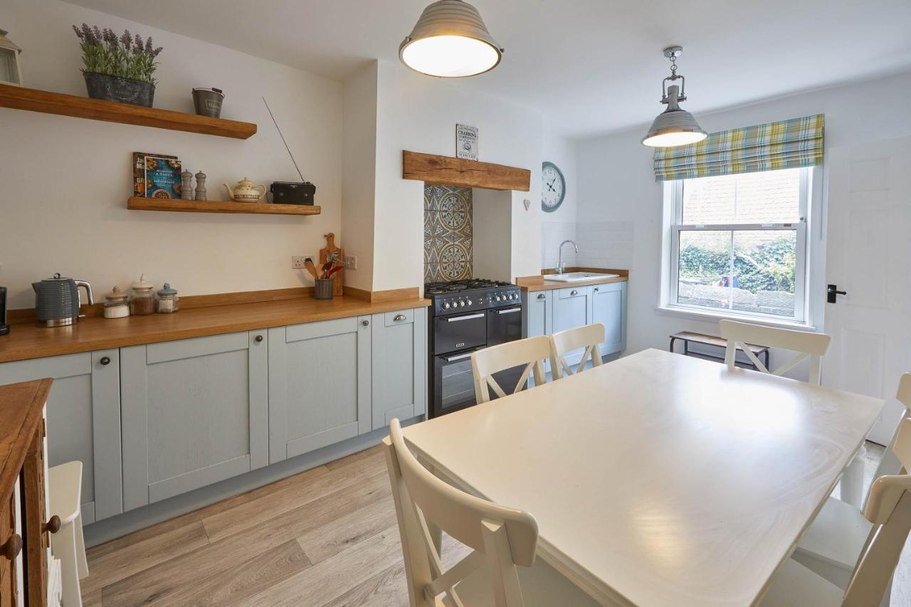Host & Stay - Adventure House Whitby Esterno foto