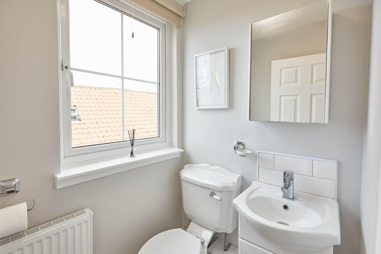 Host & Stay - Adventure House Whitby Esterno foto