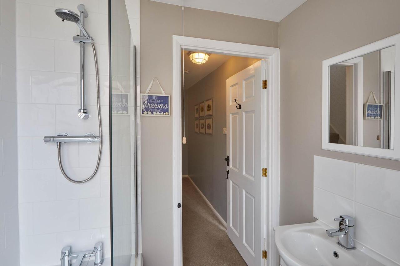 Host & Stay - Adventure House Whitby Esterno foto